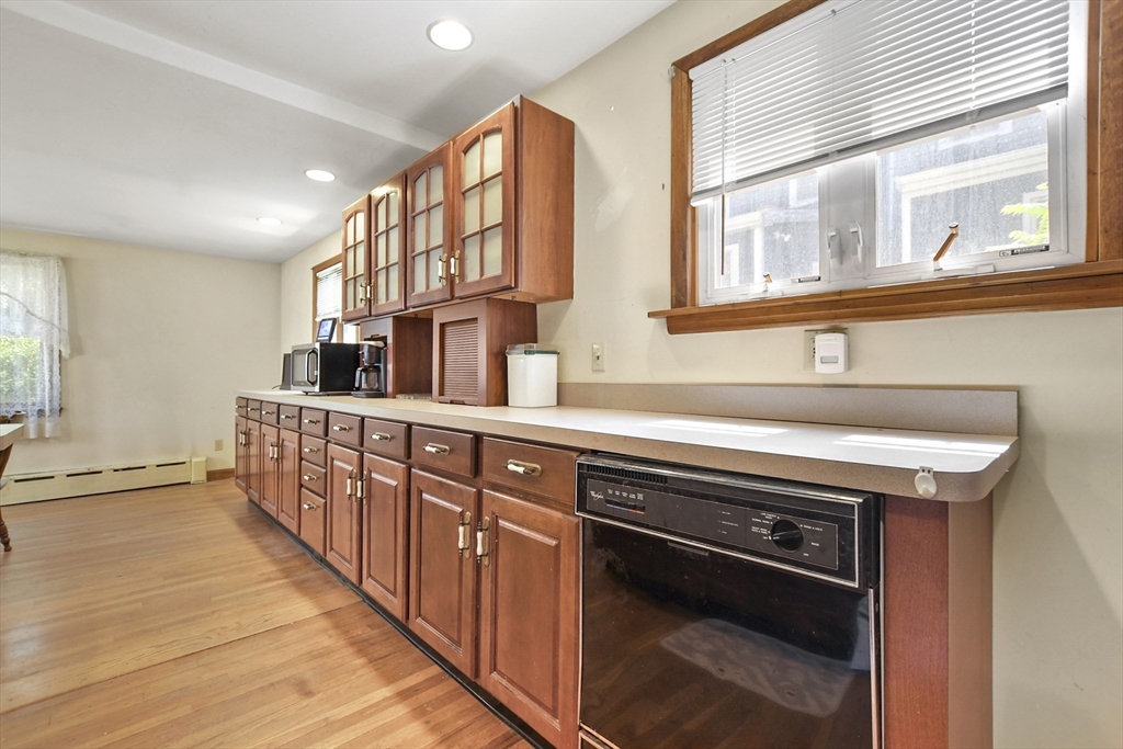 21 Grand View Road Weymouth, MA 02191 - Photo 6 of 38 Gallery Image 6
