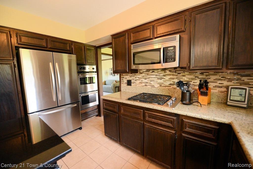 826 Timberline Drive Rochester Hills, MI 48309 - Photo 3 of 53