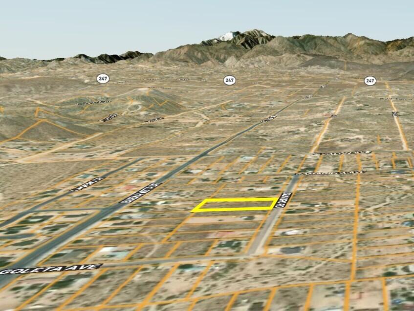 310 Sun Oro Road Yucca Valley, CA 92284 - Photo 14 of 20 a view of swimming pool and mountain view