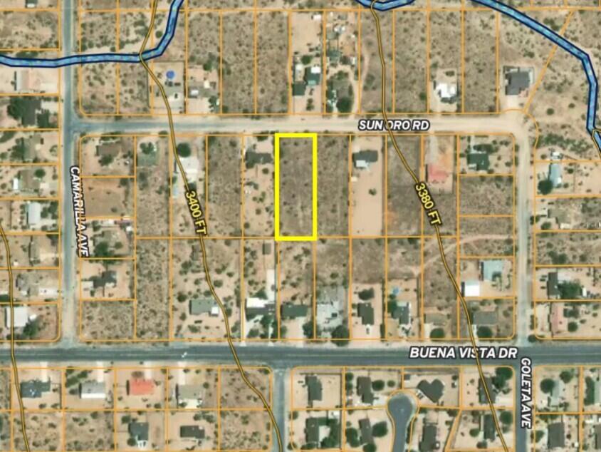 310 Sun Oro Road Yucca Valley, CA 92284 - Photo 4 of 20 a bathroom with a shower