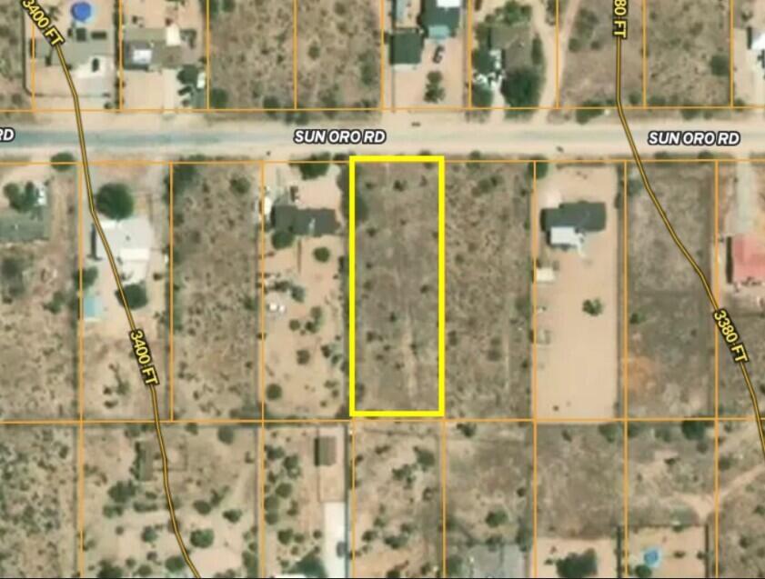 310 Sun Oro Road Yucca Valley, CA 92284 - Photo 5 of 20 a bathroom with a shower