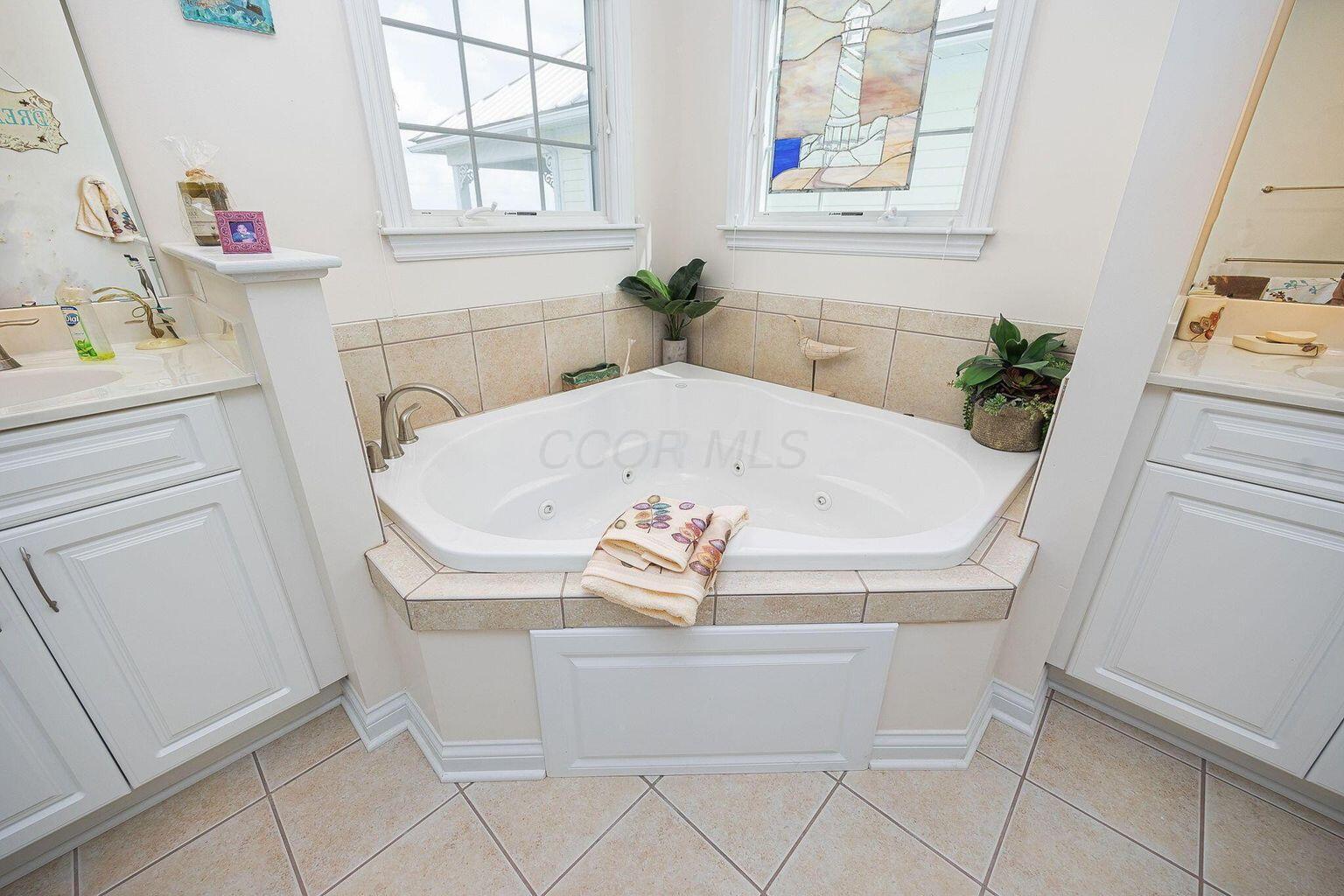 4455 Hunts Landing Road, Unit 9 Hebron, OH 43025 - Photo 27 of 104 Owner's Suite