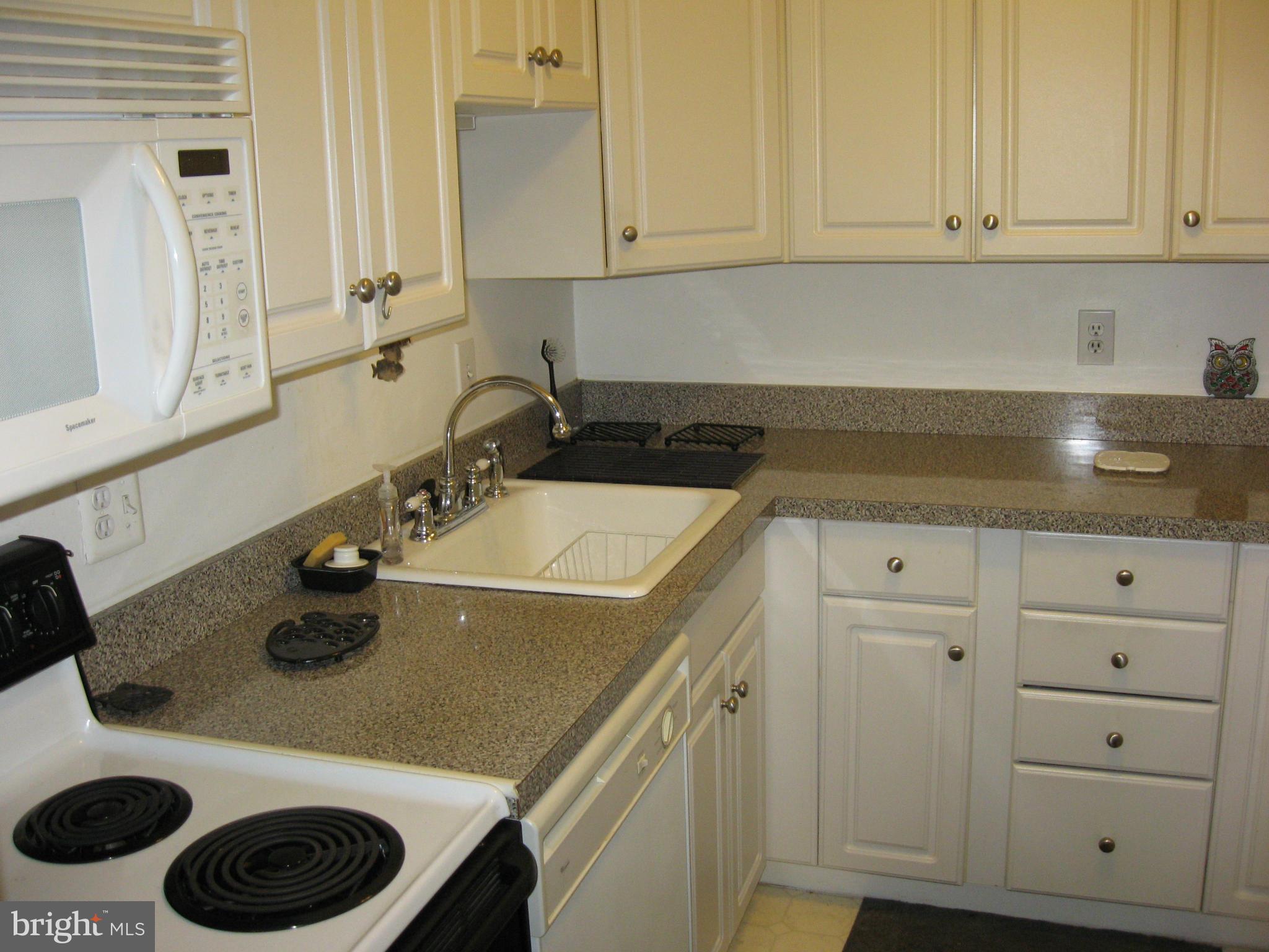 17804 Buehler Road, Unit 145 Olney, MD 20832 - Photo 5 of 22 Kitchen
