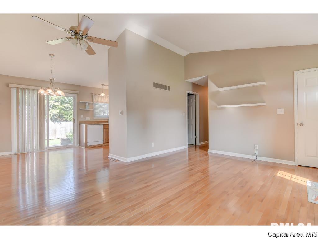 152 Springbrook Drive Springfield, IL 62702 - Photo 4 of 35