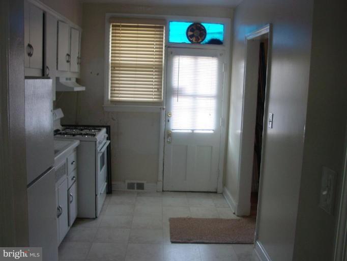 3902 Cedardale Road Baltimore, MD 21215 - Photo 10 of 16 Kitchen