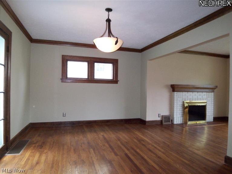 2239 Cranston Road Cleveland, OH 44118 - Photo 5 of 19
