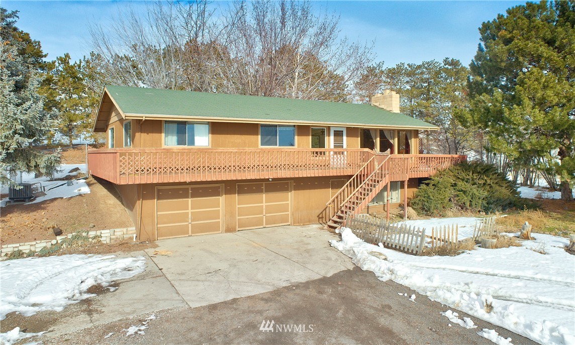 1510 Freimuth Road Selah, WA 98942 - Photo 1 of 21 Gallery Image 1
