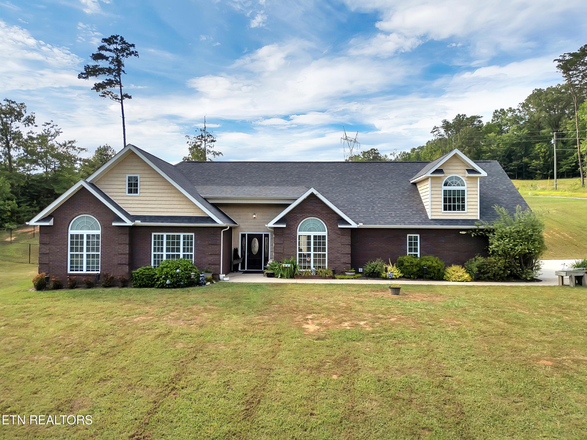 5728 Hickory Valley Road Heiskell, TN 37754 - Photo 2 of 57