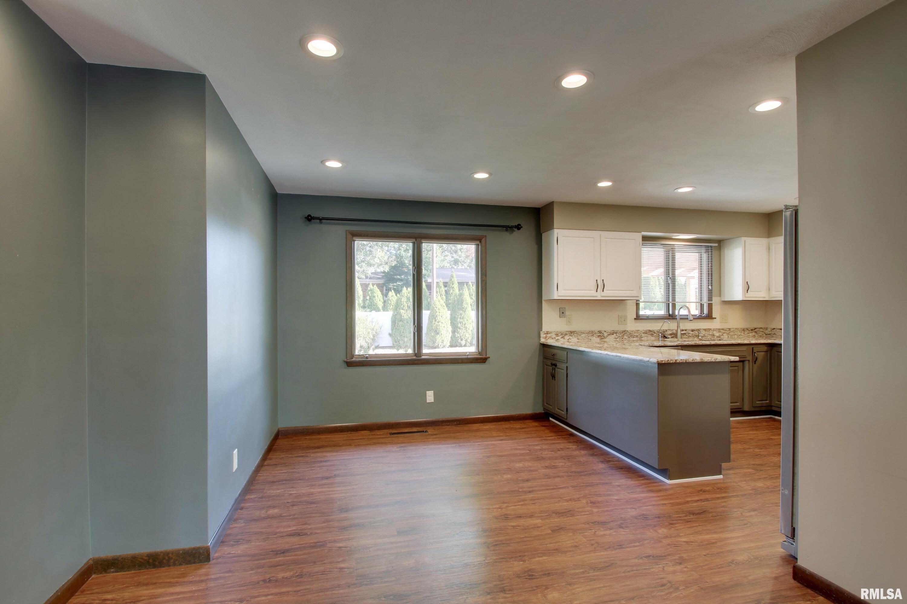 2131 Cherry Lane Quincy, IL 62301 - Photo 4 of 22