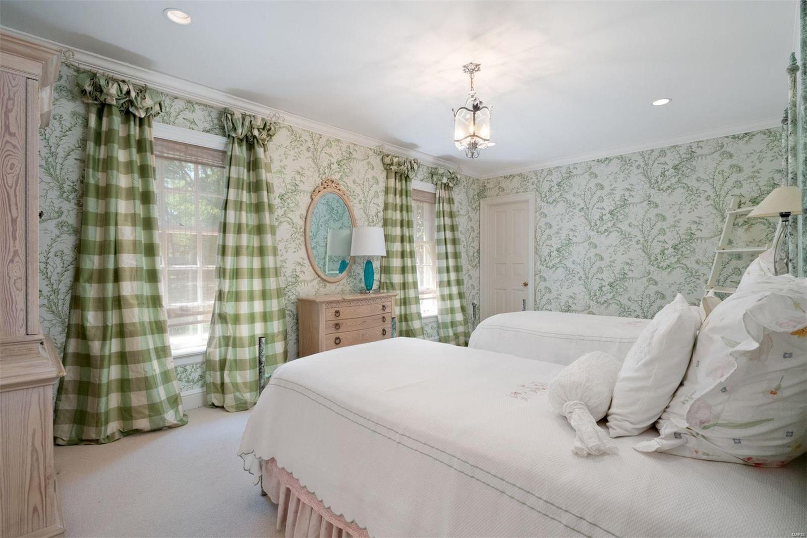 9875 Litzsinger Road Ladue, MO 63124 - Photo 27 of 47 Gallery Image 27