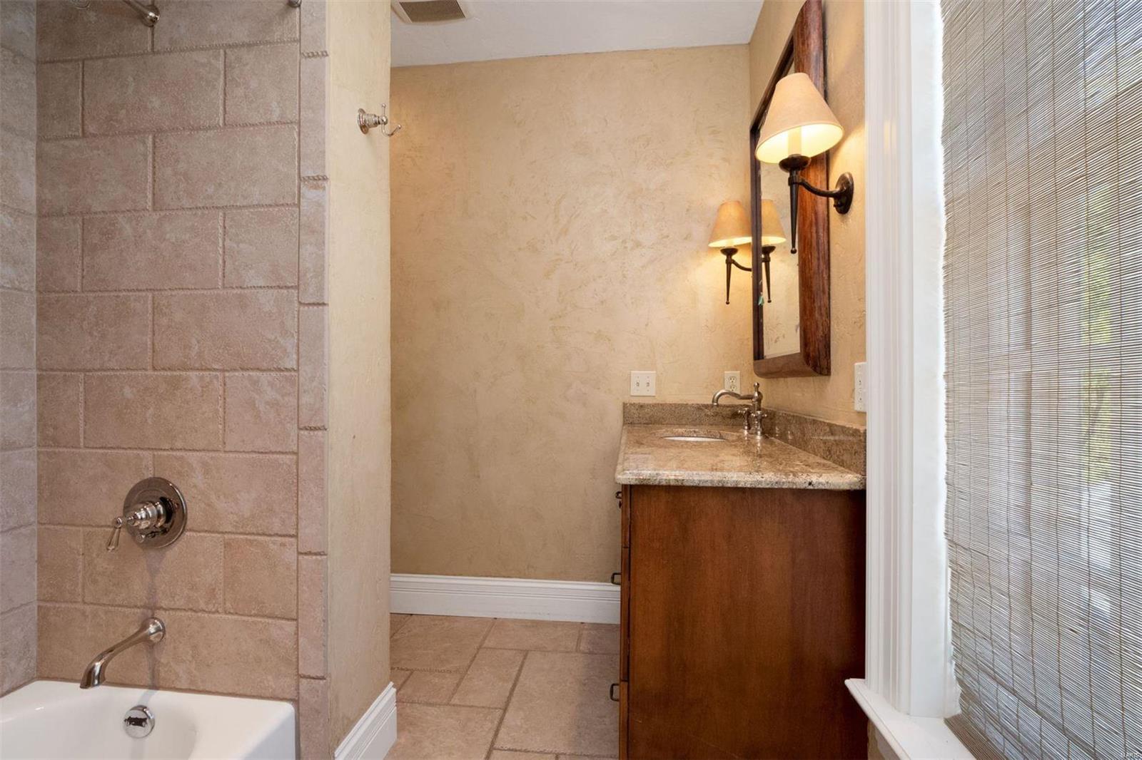9875 Litzsinger Road Ladue, MO 63124 - Photo 32 of 47 Gallery Image 32