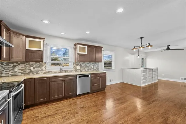 $325,000 | 4223 East 42nd Street Court, Independence, MO 64055