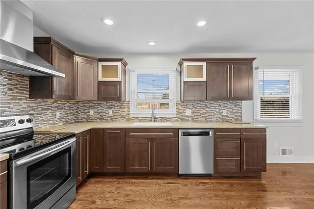 $325,000 | 4223 East 42nd Street Court, Independence, MO 64055