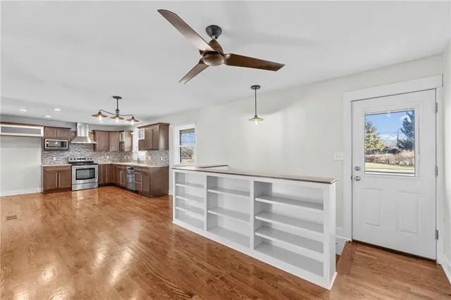 $325,000 | 4223 East 42nd Street Court, Independence, MO 64055