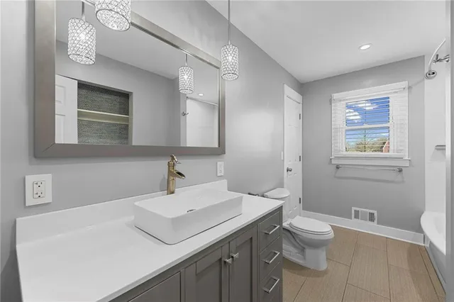 $325,000 | 4223 East 42nd Street Court, Independence, MO 64055