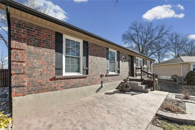 $325,000 | 4223 East 42nd Street Court, Independence, MO 64055