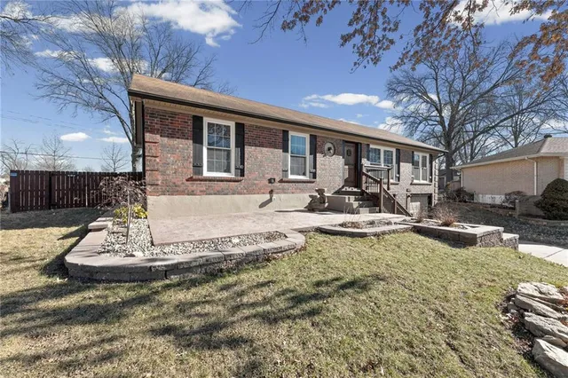 $325,000 | 4223 East 42nd Street Court, Independence, MO 64055