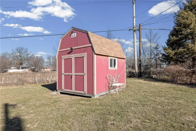 $325,000 | 4223 East 42nd Street Court, Independence, MO 64055