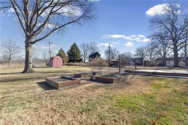 $325,000 | 4223 East 42nd Street Court, Independence, MO 64055