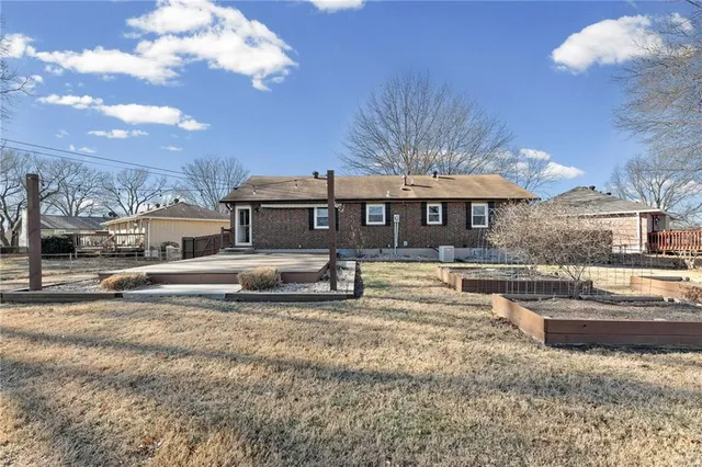 $325,000 | 4223 East 42nd Street Court, Independence, MO 64055