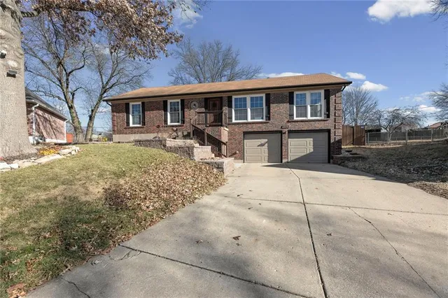 $325,000 | 4223 East 42nd Street Court, Independence, MO 64055