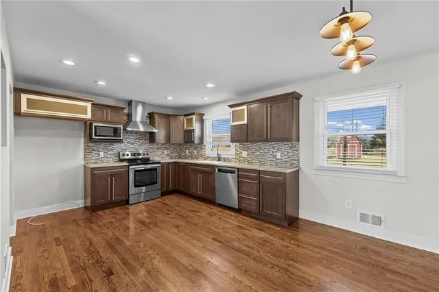 $325,000 | 4223 East 42nd Street Court, Independence, MO 64055