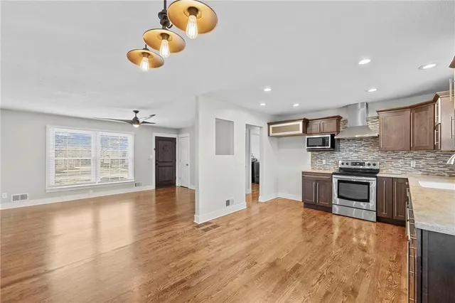 $325,000 | 4223 East 42nd Street Court, Independence, MO 64055