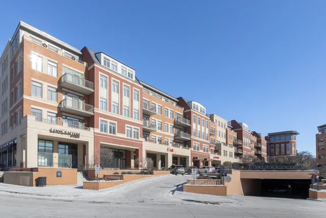 $3,900 | 120 North Northwest Highway, Unit 506, Park Ridge, IL 60068