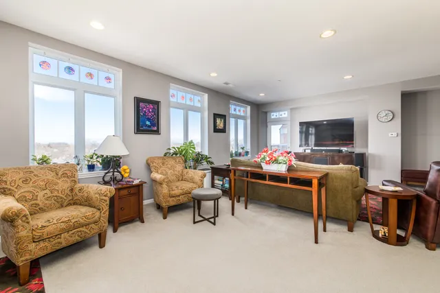 $3,900 | 120 North Northwest Highway, Unit 506, Park Ridge, IL 60068