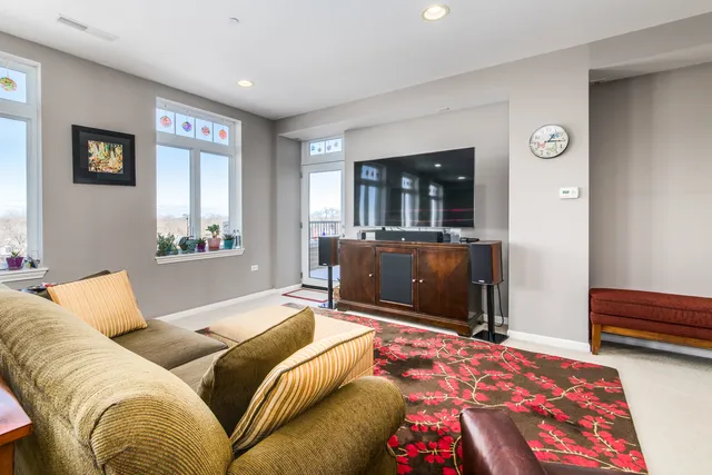 $3,900 | 120 North Northwest Highway, Unit 506, Park Ridge, IL 60068