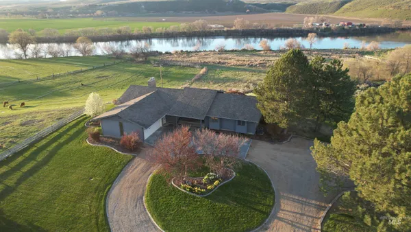 $1,149,999 | 1185 East Cleveland Avenue, Glenns Ferry, ID 83623