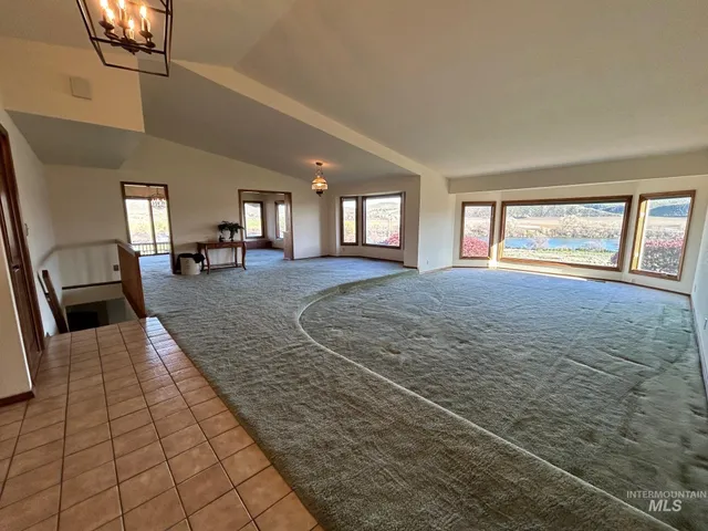 $1,149,999 | 1185 East Cleveland Avenue, Glenns Ferry, ID 83623