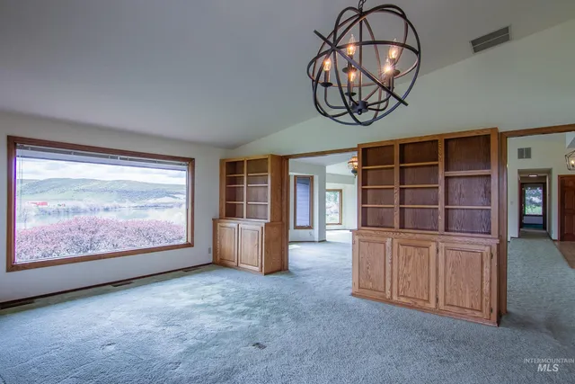 $1,149,999 | 1185 East Cleveland Avenue, Glenns Ferry, ID 83623