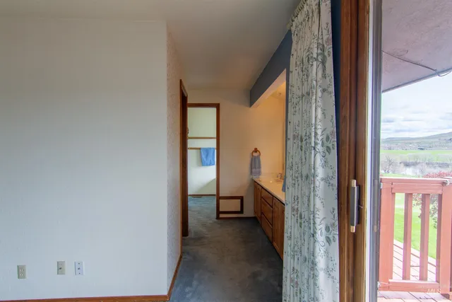 $1,149,999 | 1185 East Cleveland Avenue, Glenns Ferry, ID 83623