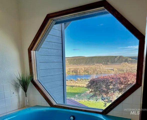 $1,149,999 | 1185 East Cleveland Avenue, Glenns Ferry, ID 83623