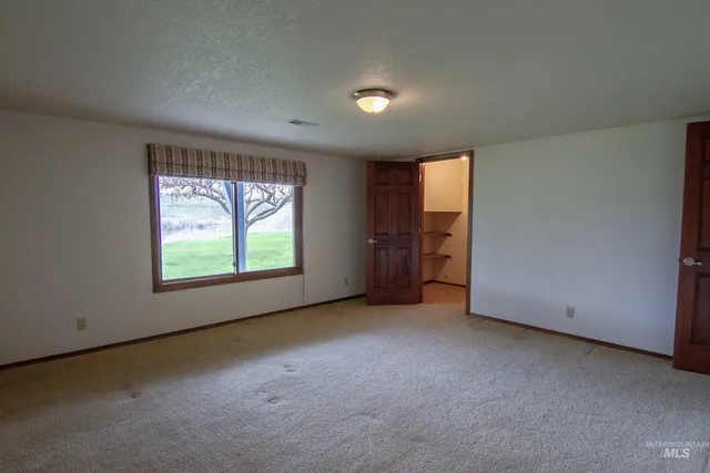 $1,149,999 | 1185 East Cleveland Avenue, Glenns Ferry, ID 83623