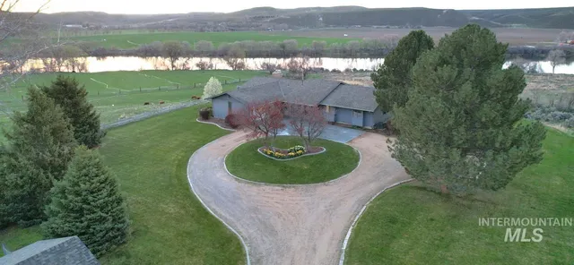 $1,149,999 | 1185 East Cleveland Avenue, Glenns Ferry, ID 83623