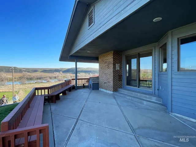 $1,149,999 | 1185 East Cleveland Avenue, Glenns Ferry, ID 83623