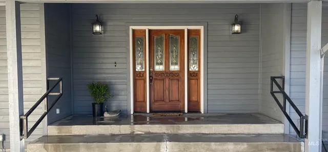 $1,149,999 | 1185 East Cleveland Avenue, Glenns Ferry, ID 83623