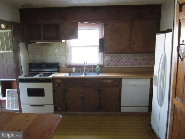 22067 Dover Bridge Road Preston, MD 21655 - Photo 4 of 6 Kitchen