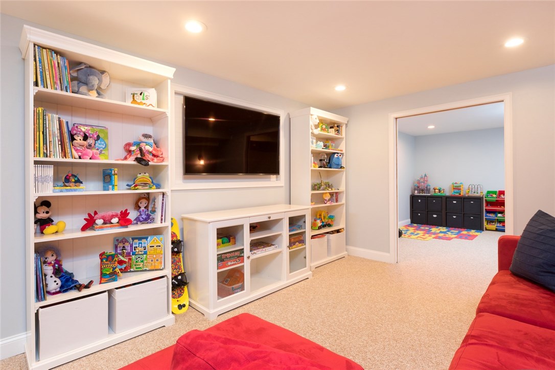 285 Potowomut Road Warwick, RI 02818 - Photo 28 of 39 Gallery Image 28