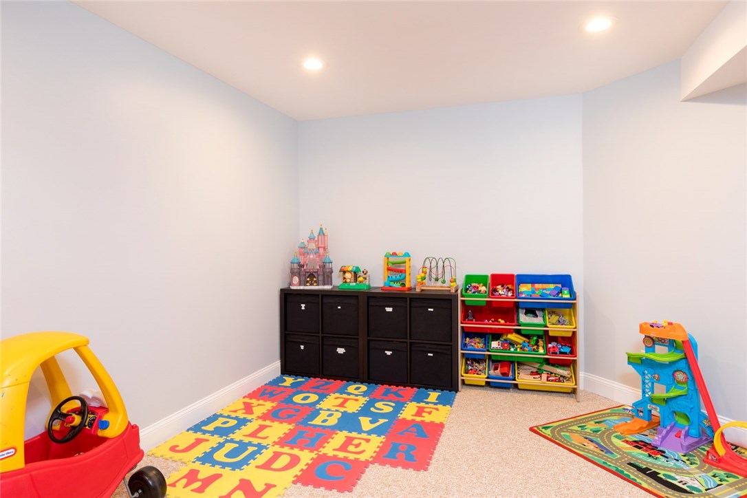 285 Potowomut Road Warwick, RI 02818 - Photo 32 of 39 Gallery Image 32