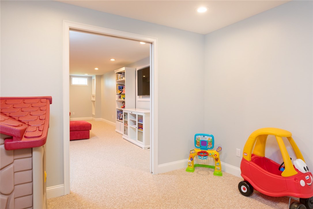285 Potowomut Road Warwick, RI 02818 - Photo 33 of 39 Gallery Image 33