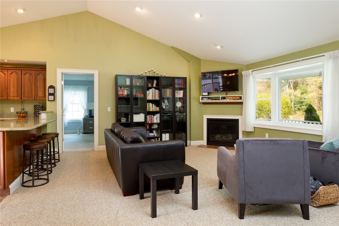 285 Potowomut Road Warwick, RI 02818 - Photo 8 of 39 Gallery Image 8