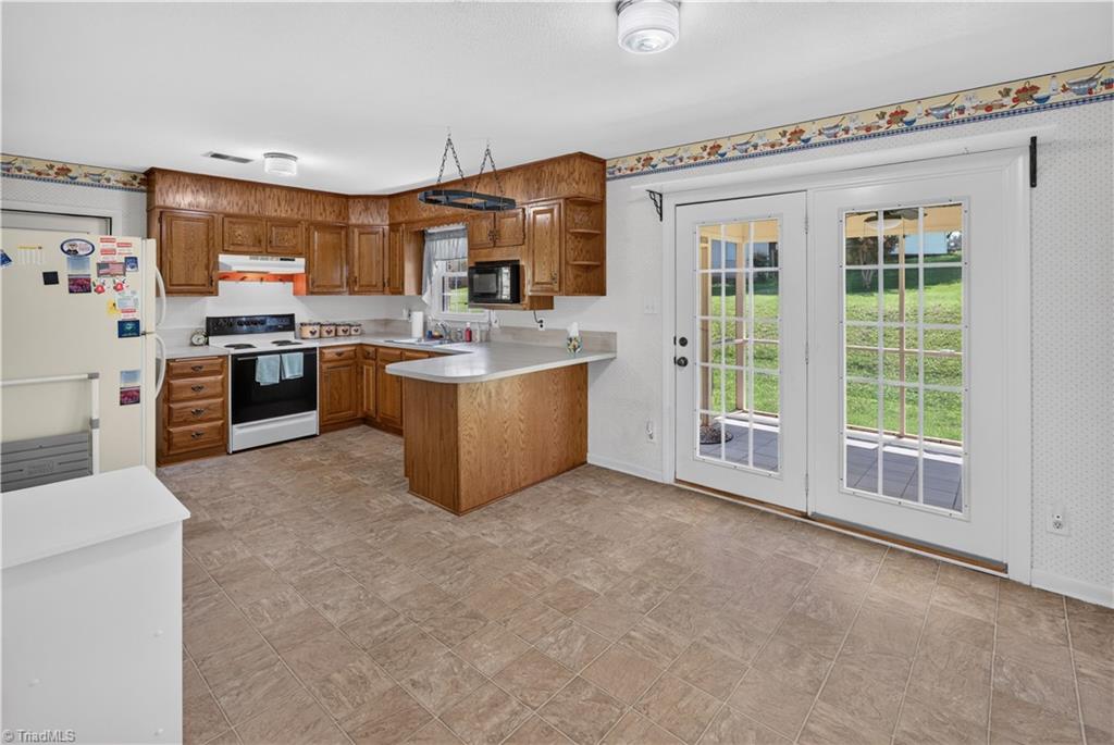 133 Burgundy Road Mount Airy, NC 27030 - Photo 10 of 32 Gallery Image 10