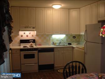 2 Quiet Road Levittown, PA 19057 - Photo 3 of 6 Kitchen