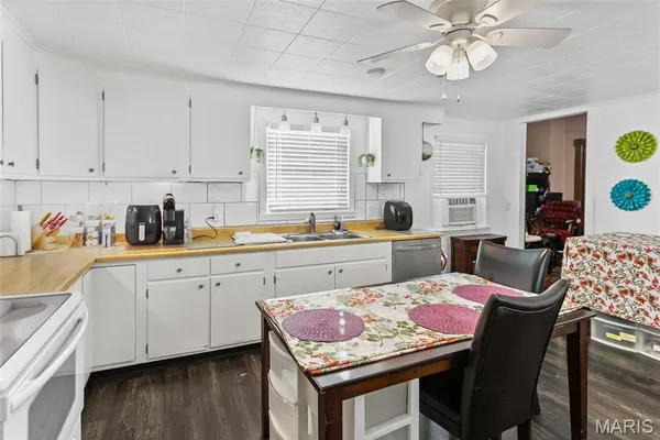 $450,000 | 224 East Main Street, Grafton, IL 62037
