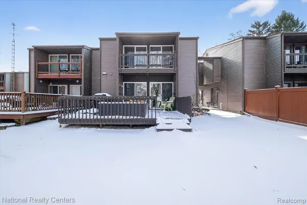 $215,000 | 526 West Rockwell Street, Fenton, MI 48430