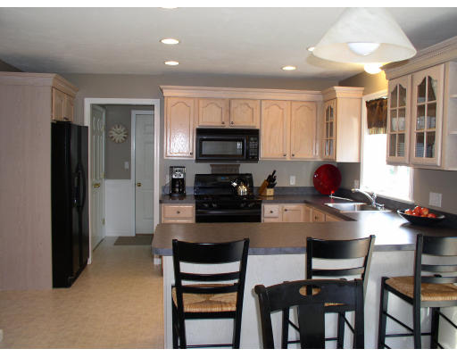 21 Anna Road Franklin, MA 02038 - Photo 3 of 18 Gallery Image 3
