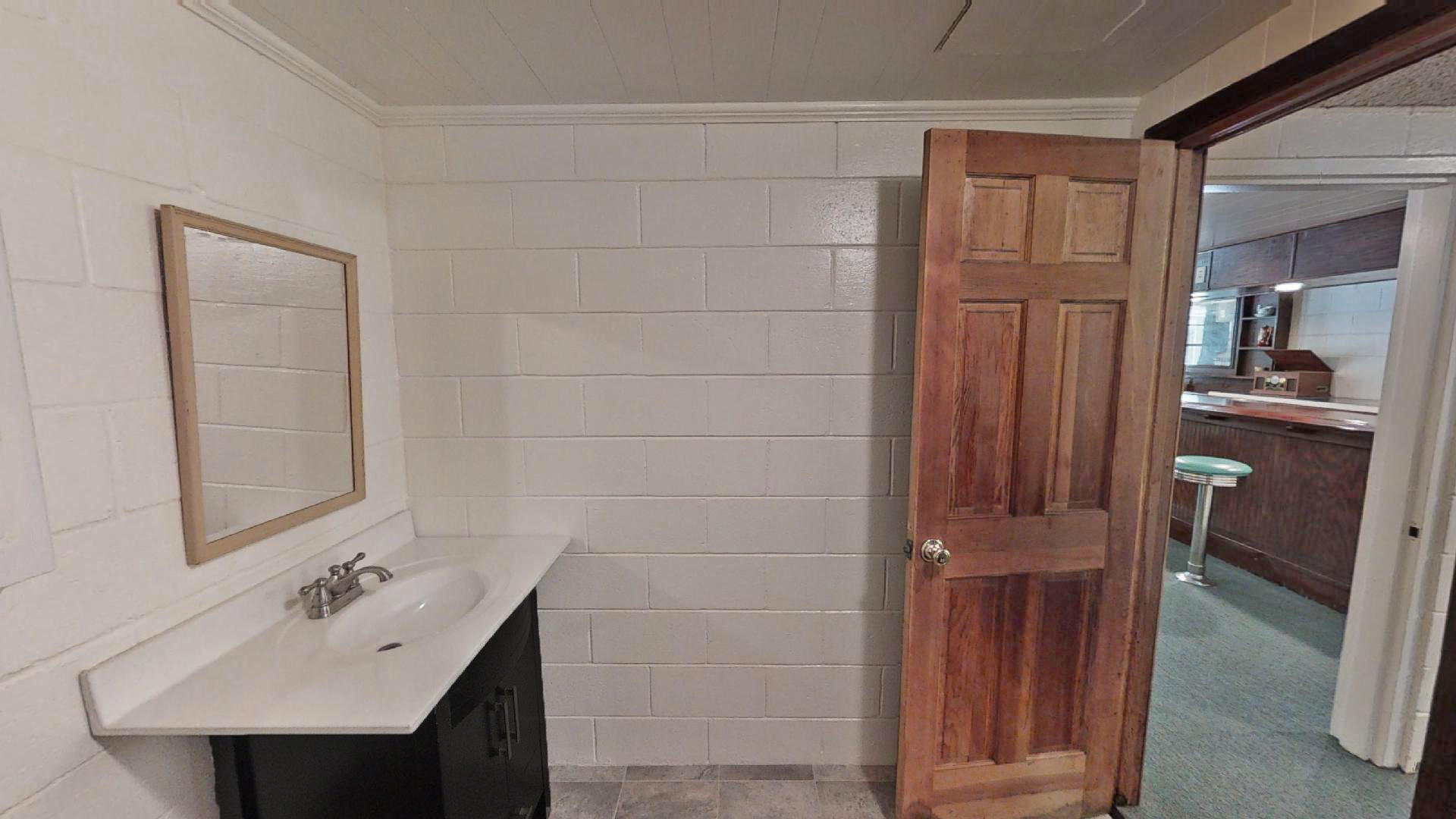 718 Browning Road Elloree, SC 29047 - Photo 13 of 21 Browning Guest Bath 2